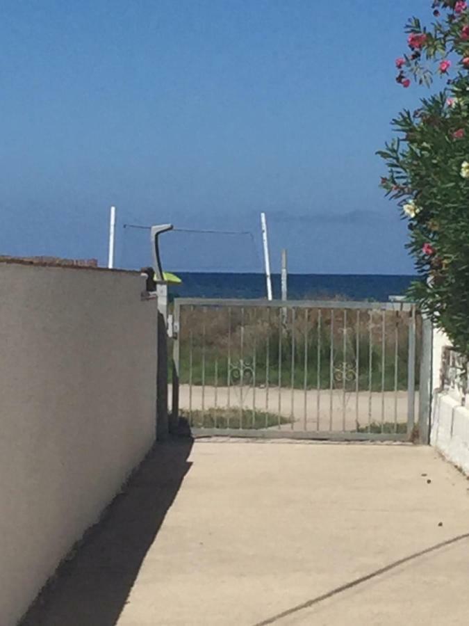 Primera linea de Playa a 1km del puerto de Denia Exterior foto